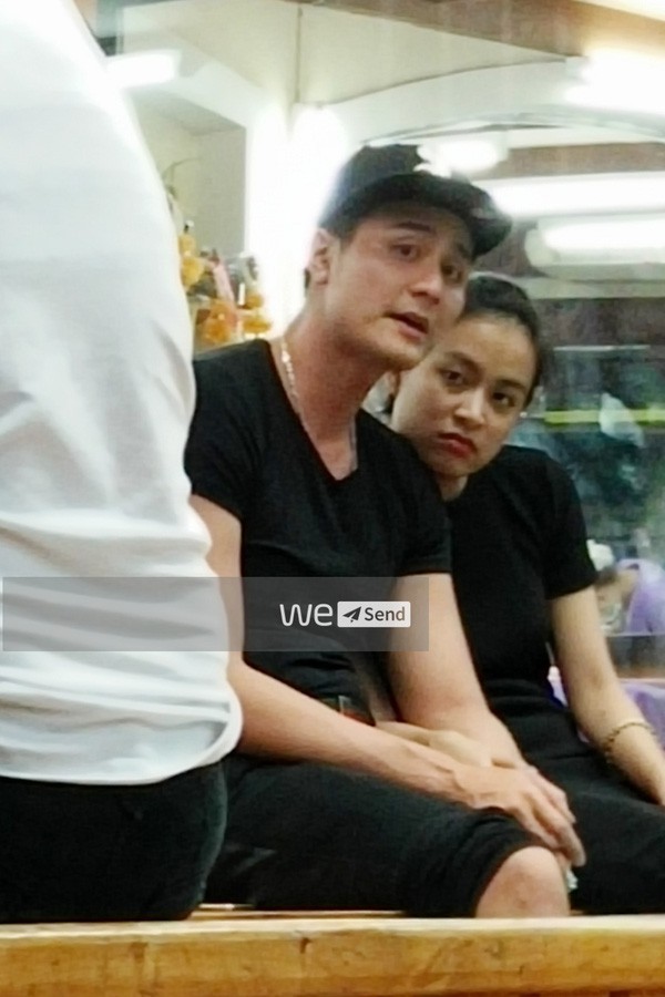 Hoàng Thùy Linh khoe ảnh chuẩn bị đón Tết cùng bố nhưng chàng trai giấu mặt lại được chú ý hơn cả