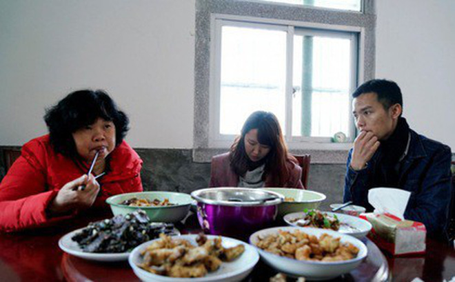 Nhật ký gái ế thuê người yêu về quê đón Tết 2018!