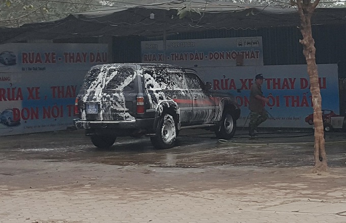 Ngày 30 Tết: Rửa xe 200 nghìn đồng/lượt, khách vẫn ùn ùn xếp hàng