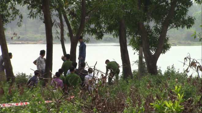 Đi cắt cỏ, phát hiện thanh niên treo cổ bên hồ đá sáng ngày 30 Tết