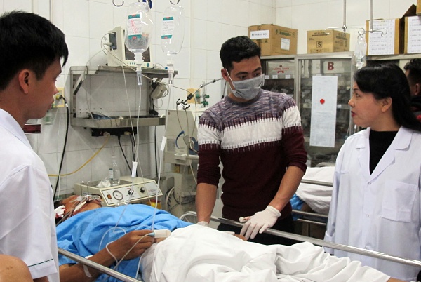 Bệnh viện Việt Đức ‘vỡ trận’ cấp cứu ngày 30 Tết