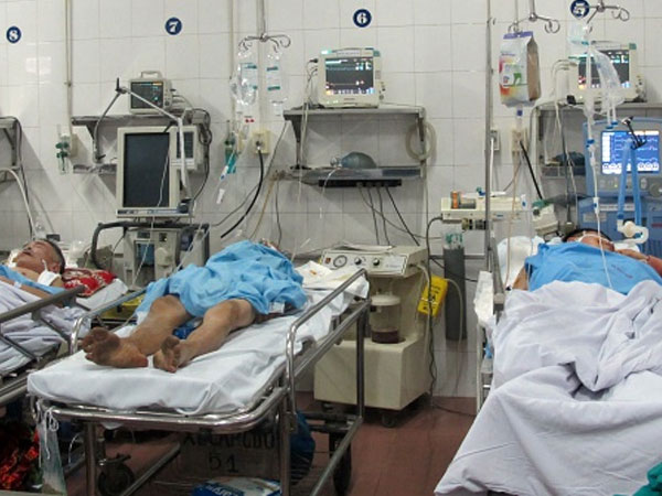 Bệnh viện Việt Đức ‘vỡ trận’ cấp cứu ngày 30 Tết