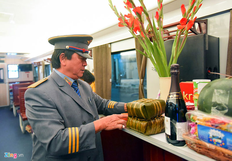 Chuyến tàu cuối năm ngập tràn không khí Tết