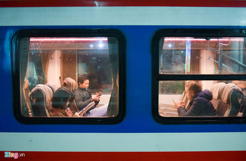 Chuyến tàu cuối năm ngập tràn không khí Tết