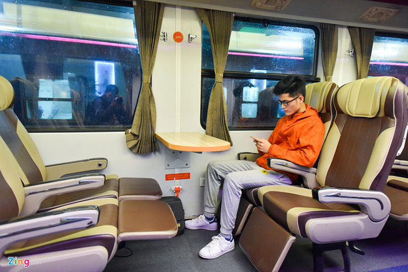 Chuyến tàu cuối năm ngập tràn không khí Tết