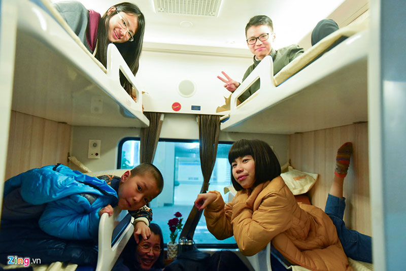 Chuyến tàu cuối năm ngập tràn không khí Tết