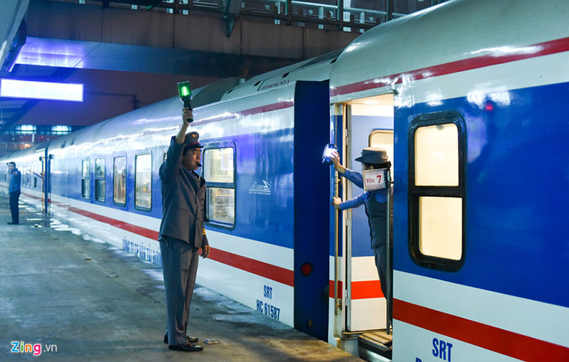 Chuyến tàu cuối năm ngập tràn không khí Tết