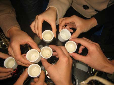 Tạm giữ đối tượng giết bạn nhậu trong tiệc tất niên vì cãi vã