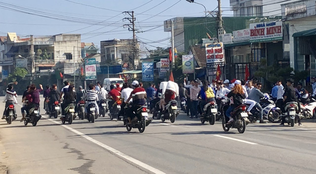 Quảng Ngãi: Đêm giao thừa pháo nổ vang trời, quái xế phi vun vút