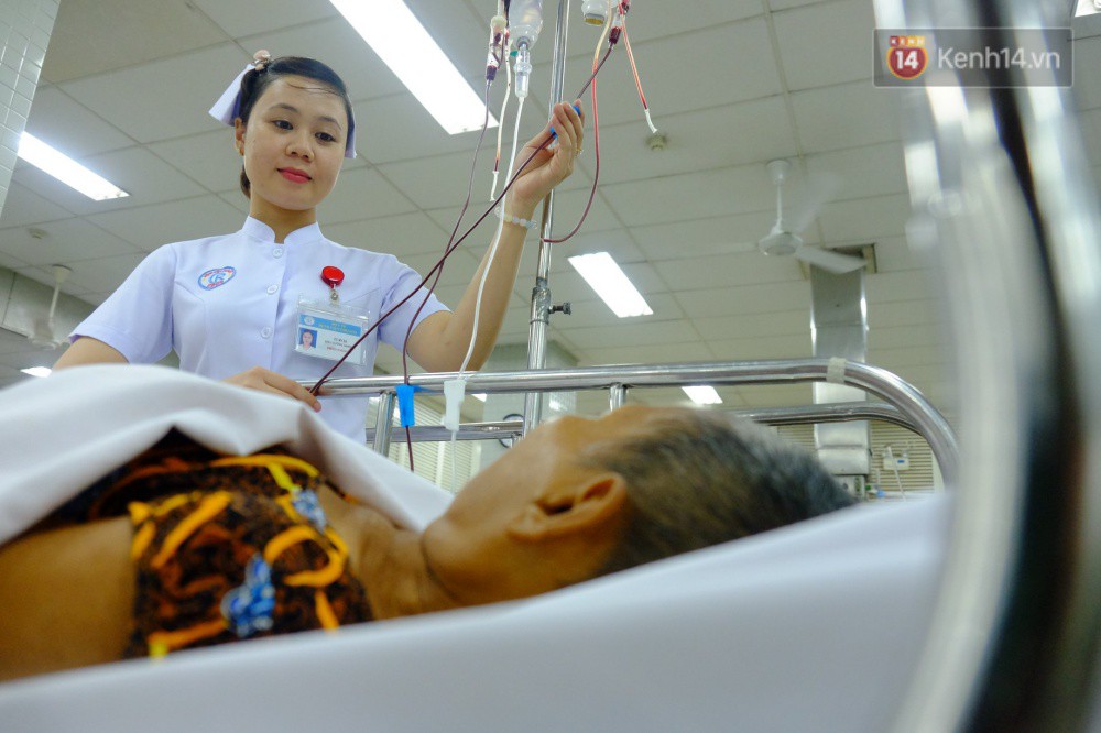 Bị pháo tự chế của con trai bắn vào mắt đêm giao thừa, người cha phải vượt hàng trăm cây số đến Sài Gòn cấp cứu Bị pháo tự chế của con trai bắn vào mắt đêm giao thừa, người cha phải vượt hàng trăm cây số đến Sài Gòn cấp cứu