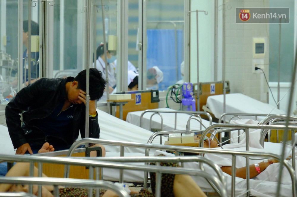 Bị pháo tự chế của con trai bắn vào mắt đêm giao thừa, người cha phải vượt hàng trăm cây số đến Sài Gòn cấp cứu