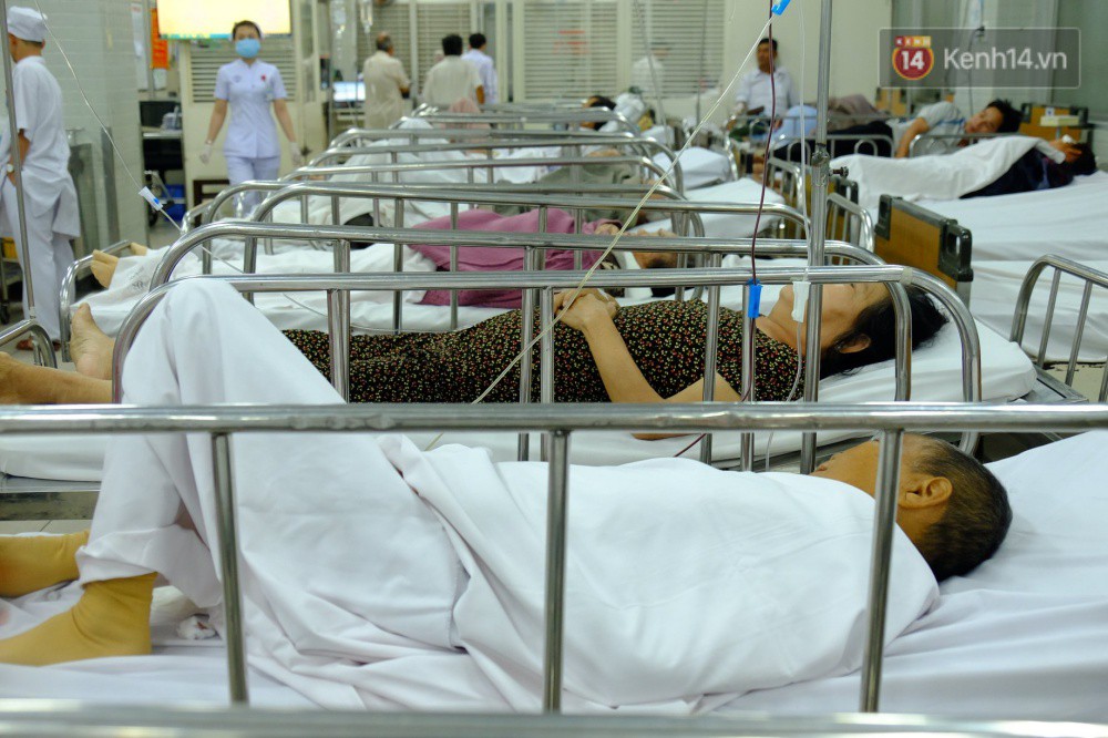 Bị pháo tự chế của con trai bắn vào mắt đêm giao thừa, người cha phải vượt hàng trăm cây số đến Sài Gòn cấp cứu