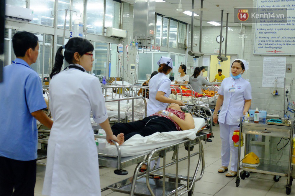 Bị pháo tự chế của con trai bắn vào mắt đêm giao thừa, người cha phải vượt hàng trăm cây số đến Sài Gòn cấp cứu