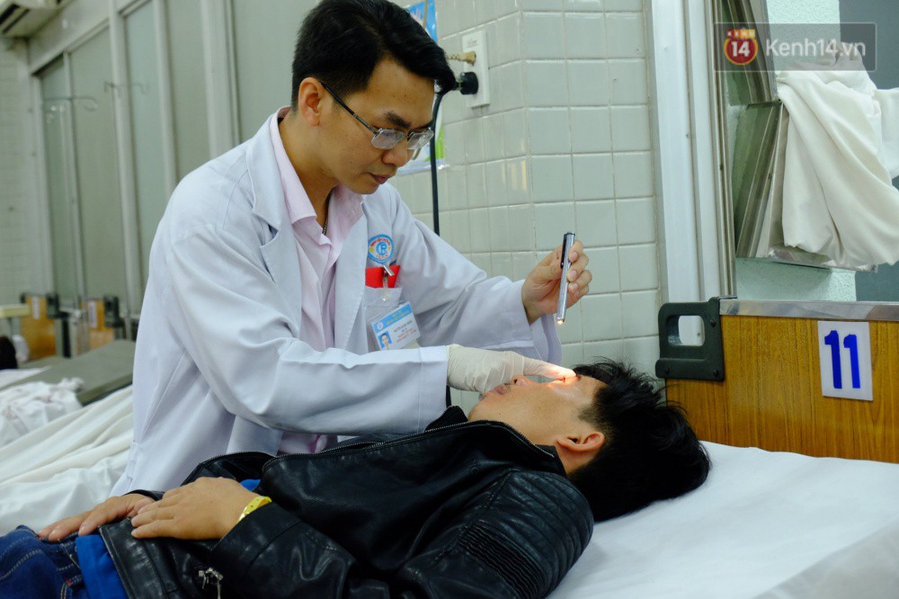 Bị pháo tự chế của con trai bắn vào mắt đêm giao thừa, người cha phải vượt hàng trăm cây số đến Sài Gòn cấp cứu