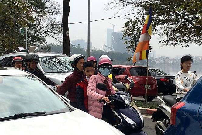 Người dân đi du xuân đầu năm đường phố Hà thành kẹt cứng Người dân đi du xuân đầu năm đường phố Hà thành kẹt cứng