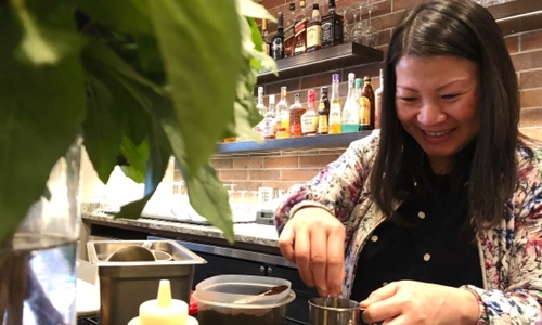 Đầu bếp gốc Việt gìn giữ mâm cỗ đón Tết ở Canada