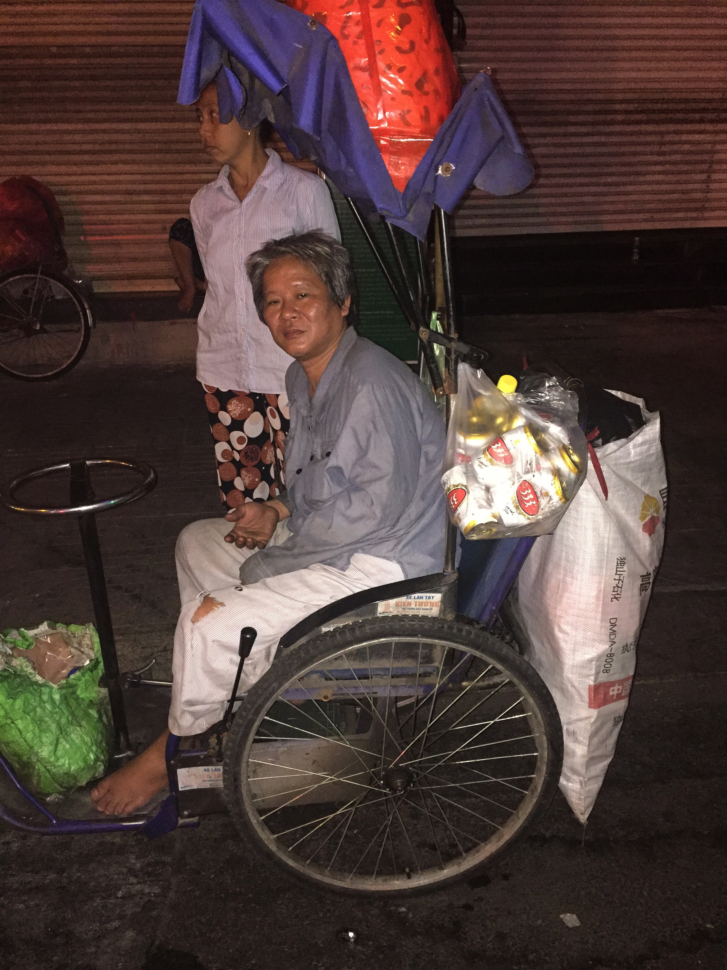 Những giấc ngủ bên vỉa hè Sài Gòn đêm mùng 1 Tết