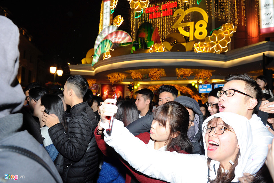 15 phút pháo hoa chào năm mới tại Hà Nội, Sài Gòn