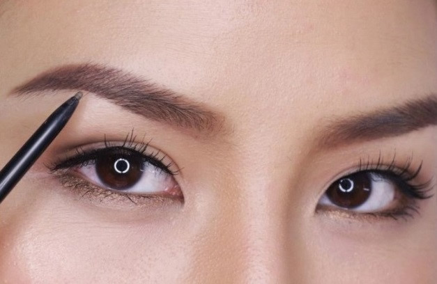 5 món đồ trang điểm không thể thiếu khi đi chơi Tết