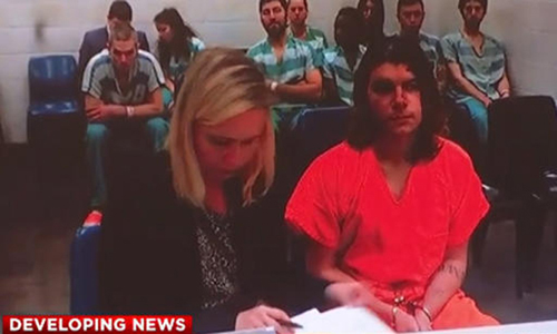 Bà tố giác cháu trai âm mưu xả súng trường học Mỹ