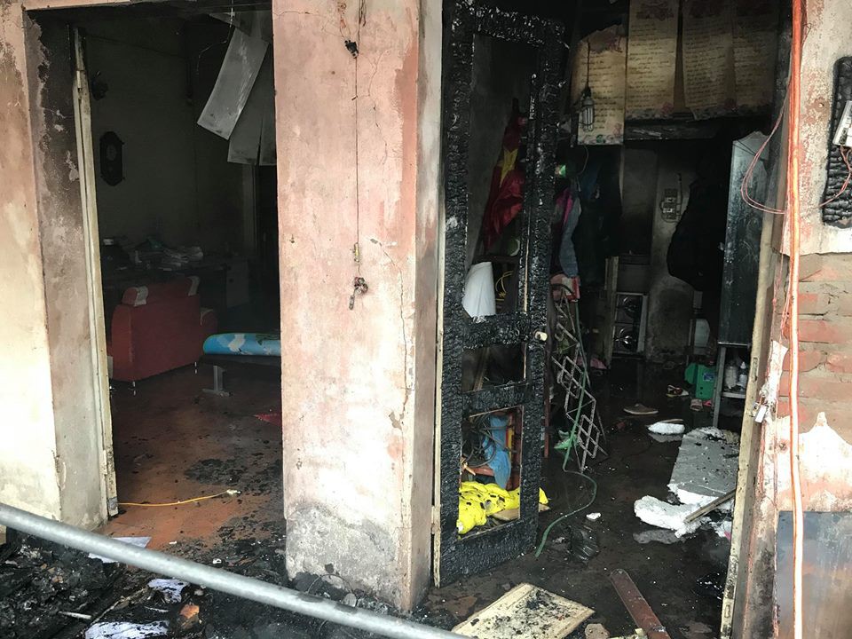 Sáng mùng 2 Tết Nguyên đán, dãy nhà ở Hà Nội bị lửa thiêu rụi