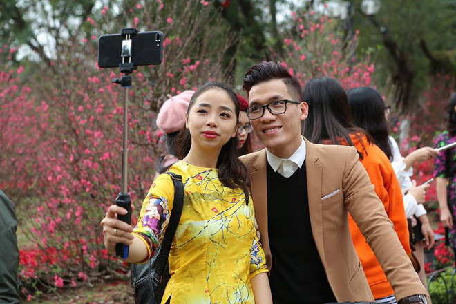 Ảnh: Phủ Tây Hồ kẹt cứng người vào lễ đầu năm Ảnh: Phủ Tây Hồ kẹt cứng người vào lễ đầu năm