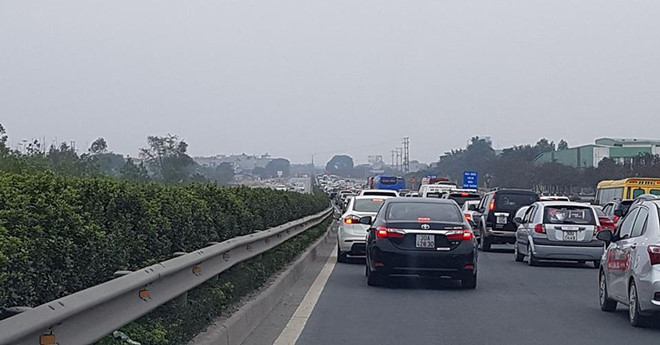 Tài xế tố BOT Pháp Vân - Cầu Giẽ ùn tắc nhưng không xả trạm