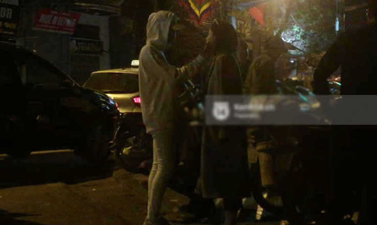 Clip độc quyền: Soobin Hoàng Sơn vô tư thể hiện tình cảm trên phố, vào cùng khách sạn với bạn gái tin đồn lúc 2h sáng