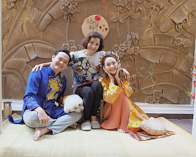 Tăng Thanh Hà và dàn sao Việt xúng xính váy áo đi chúc Tết