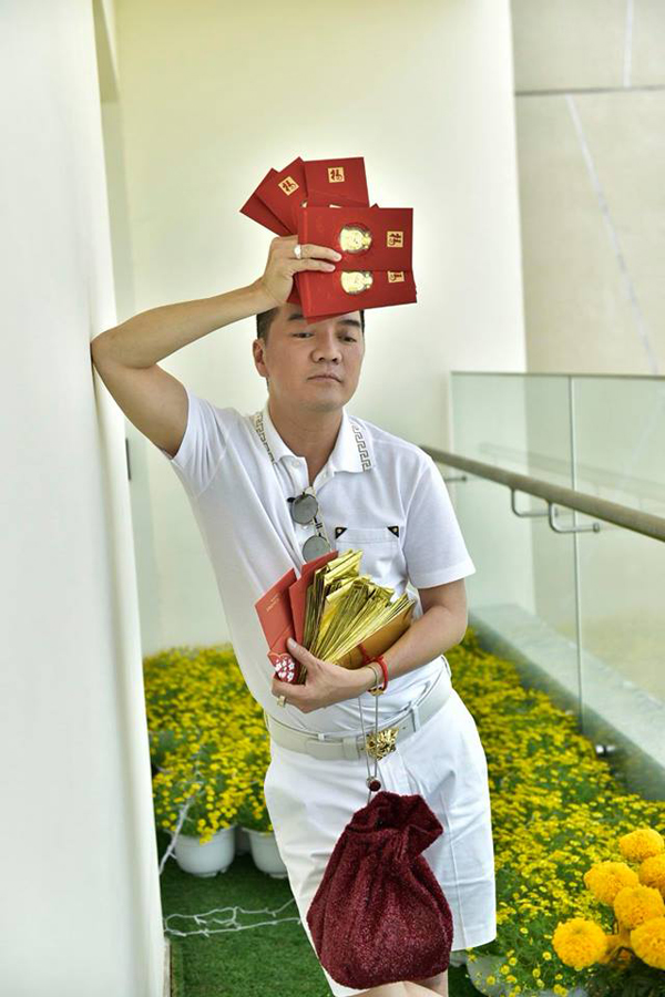 Tăng Thanh Hà và dàn sao Việt xúng xính váy áo đi chúc Tết