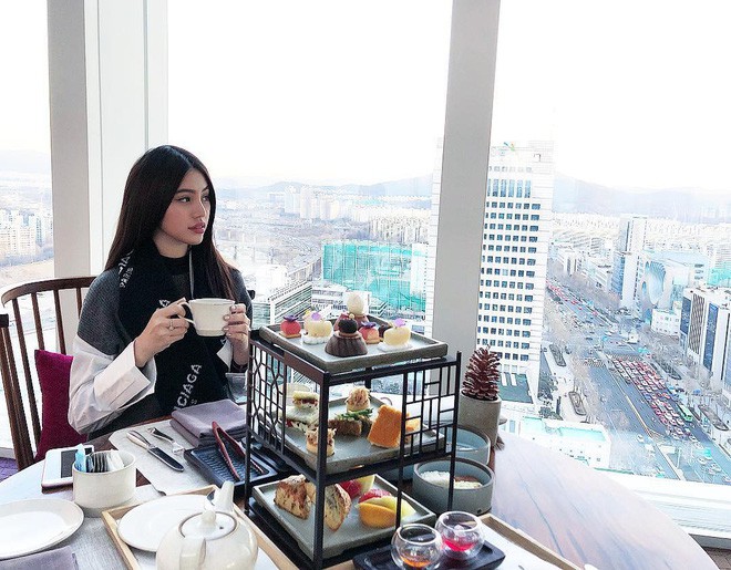 Tiểu thư hội con nhà giàu Việt than thở cũng xa xỉ hơn người: Ngồi giữa núi đồ hiệu vẫn lo không có đồ diện Tết Tiểu thư hội con nhà giàu Việt than thở cũng xa xỉ hơn người: Ngồi giữa núi đồ hiệu vẫn lo không có đồ diện Tết