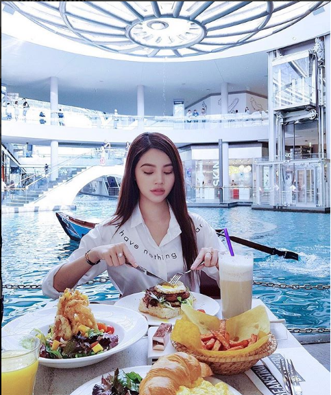 Tiểu thư hội con nhà giàu Việt than thở cũng xa xỉ hơn người: Ngồi giữa núi đồ hiệu vẫn lo không có đồ diện Tết Tiểu thư hội con nhà giàu Việt than thở cũng xa xỉ hơn người: Ngồi giữa núi đồ hiệu vẫn lo không có đồ diện Tết