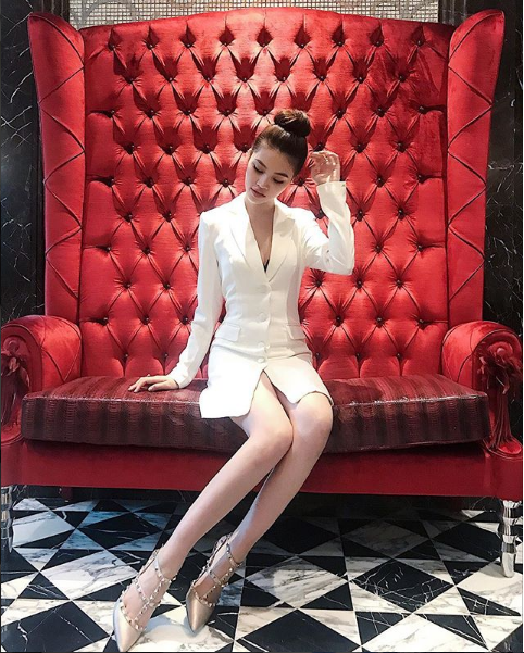 Tiểu thư hội con nhà giàu Việt than thở cũng xa xỉ hơn người: Ngồi giữa núi đồ hiệu vẫn lo không có đồ diện Tết Tiểu thư hội con nhà giàu Việt than thở cũng xa xỉ hơn người: Ngồi giữa núi đồ hiệu vẫn lo không có đồ diện Tết