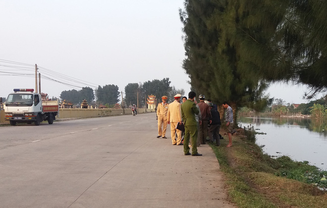 Ninh Bình: Đi chúc Tết, cả gia đình gặp tai nạn lao xuống sông