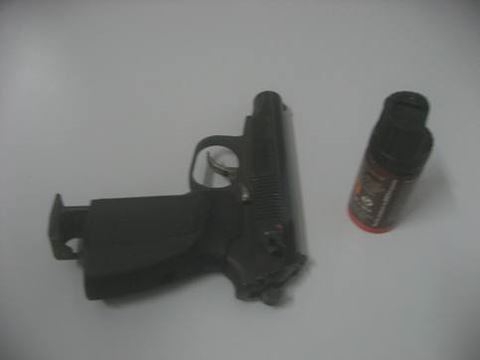 Cảnh sát đặc nhiệm kể phút giải cứu bé gái bị bố ngáo đá có súng khống chế