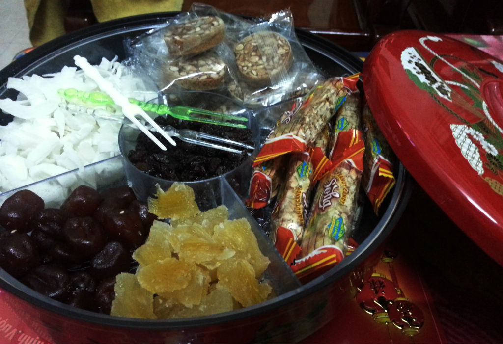 Nhầm lẫn tai hại khi trẻ ăn nhiều bánh kẹo dịp Tết