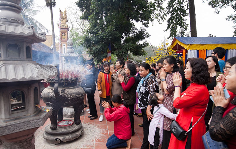 Đền Quán Thánh, chùa Trấn Quốc tấp nập người đi lễ cầu may