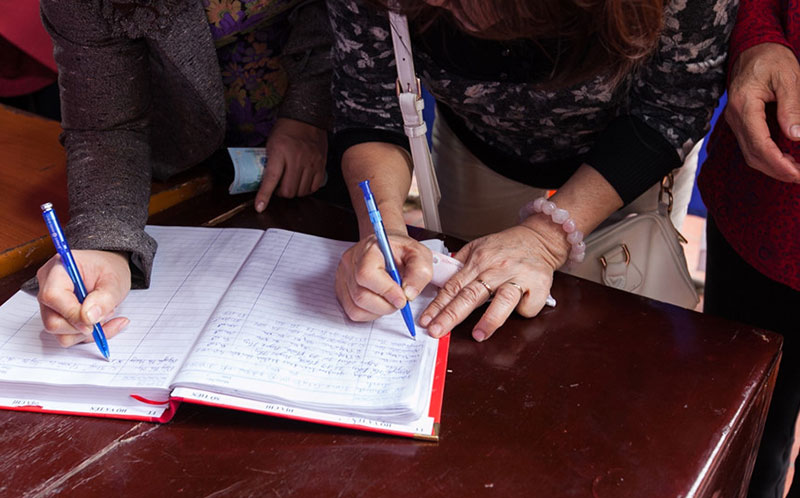 Đền Quán Thánh, chùa Trấn Quốc tấp nập người đi lễ cầu may