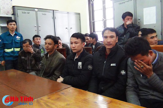 Đốt pháo dịp giao thừa, 33 người ăn Tết ở đồn công an Đốt pháo dịp giao thừa, 33 người ăn Tết ở đồn công an