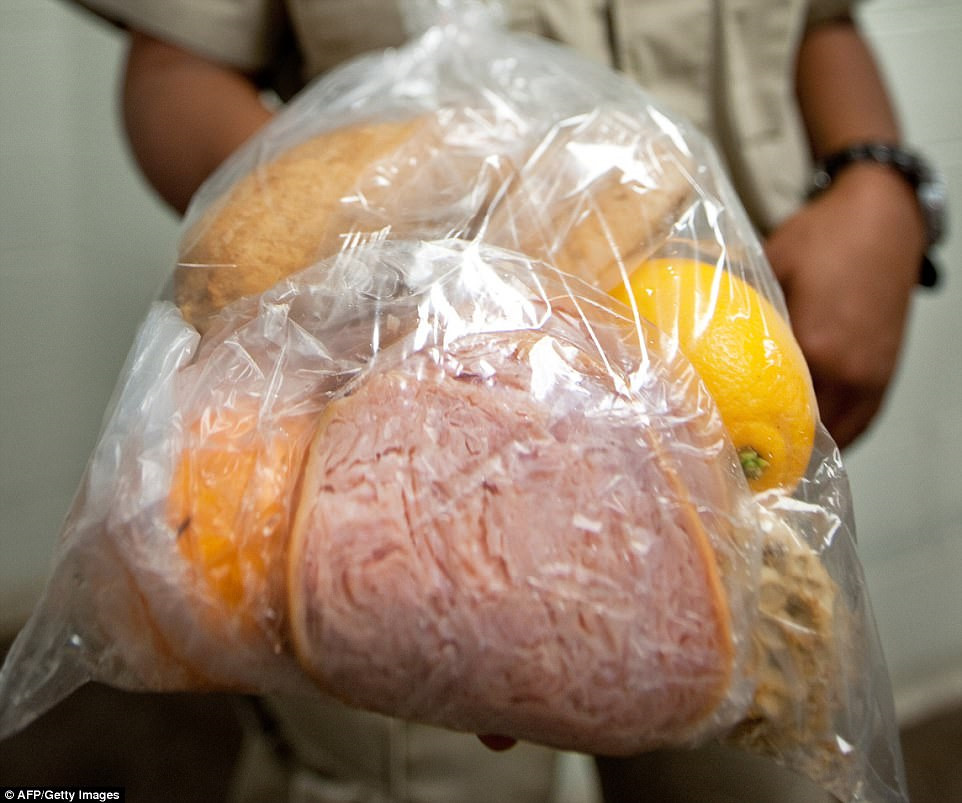 Phạm nhân Mỹ ăn gì trong dịp lễ, Tết?