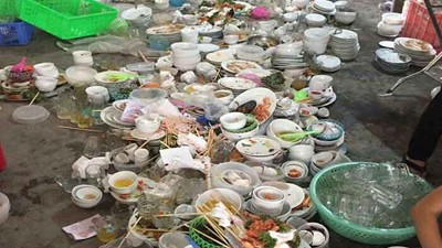 Nhà chồng sắp cưới ‘thử thách’ bằng mâm bát ‘khủng’, cô nàng hủy hôn bỏ về với bố mẹ