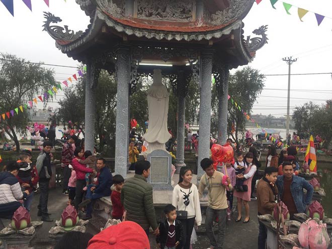 Thăm phiên chợ se duyên độc nhất thành Nam