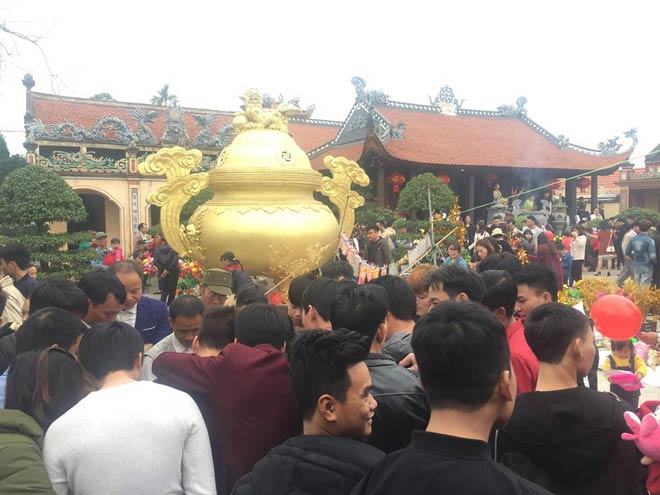 Thăm phiên chợ se duyên độc nhất thành Nam