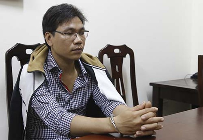 Đối tượng truy nã đưa vợ con về quê ăn Tết thì bị tóm