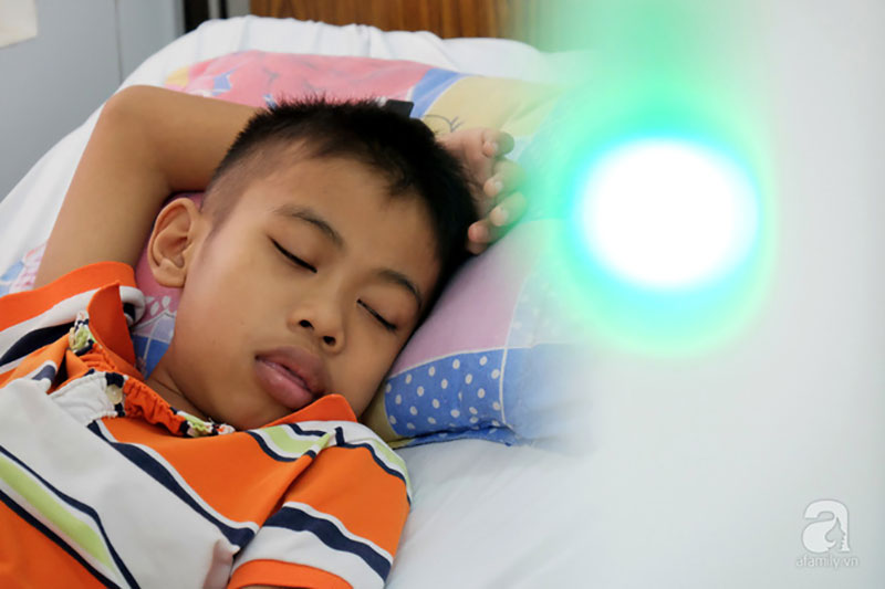 Tết trong bệnh viện của những đứa trẻ chạy thận: Tay sưng vù vì vết kim châm