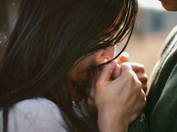 Bị tôi phản bội nên bạn trai đã sa vào con đường nghiện ngập