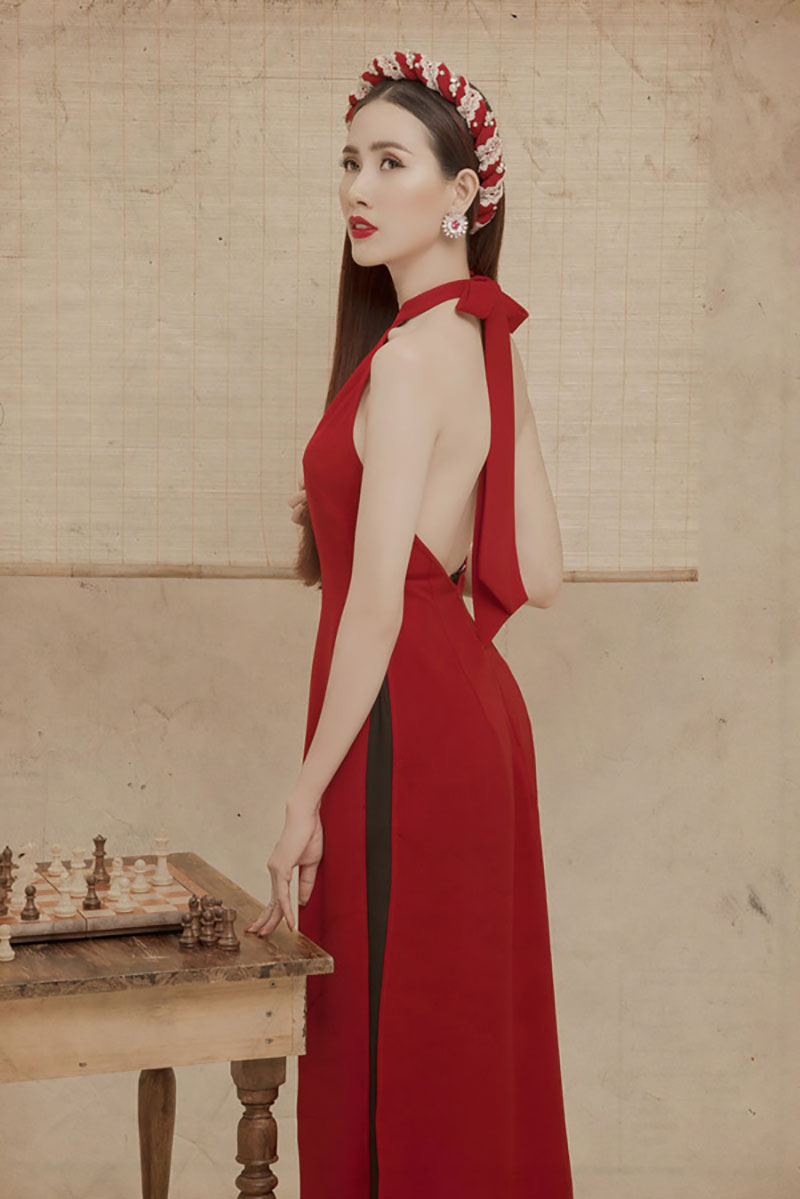 Phan Thị Mơ khoe lưng trần với áo dài cách điệu táo bạo