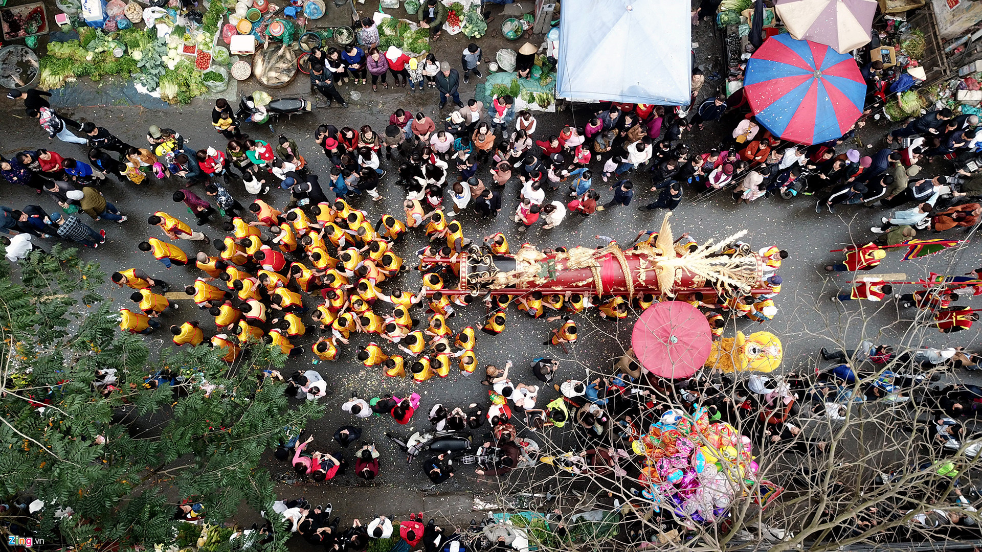 Rước pháo khổng lồ, tung hô quan đám tại hội Đồng Kỵ