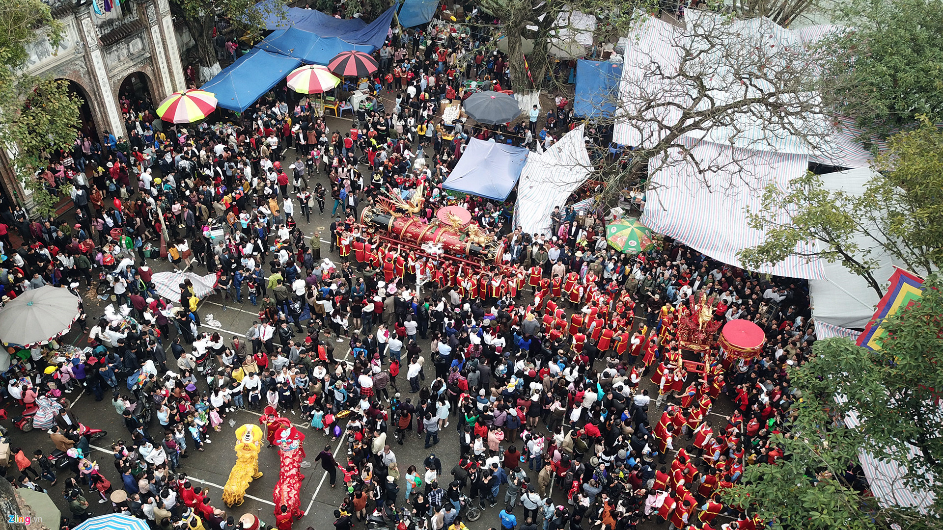 Rước pháo khổng lồ, tung hô quan đám tại hội Đồng Kỵ