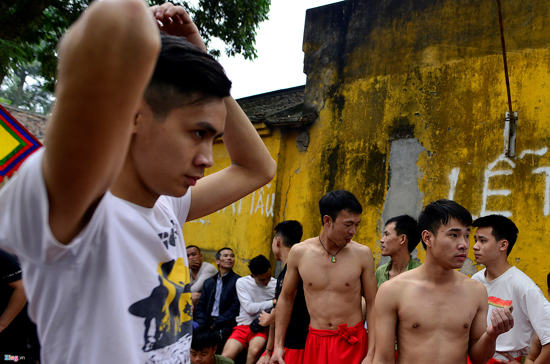 Rước pháo khổng lồ, tung hô quan đám tại hội Đồng Kỵ